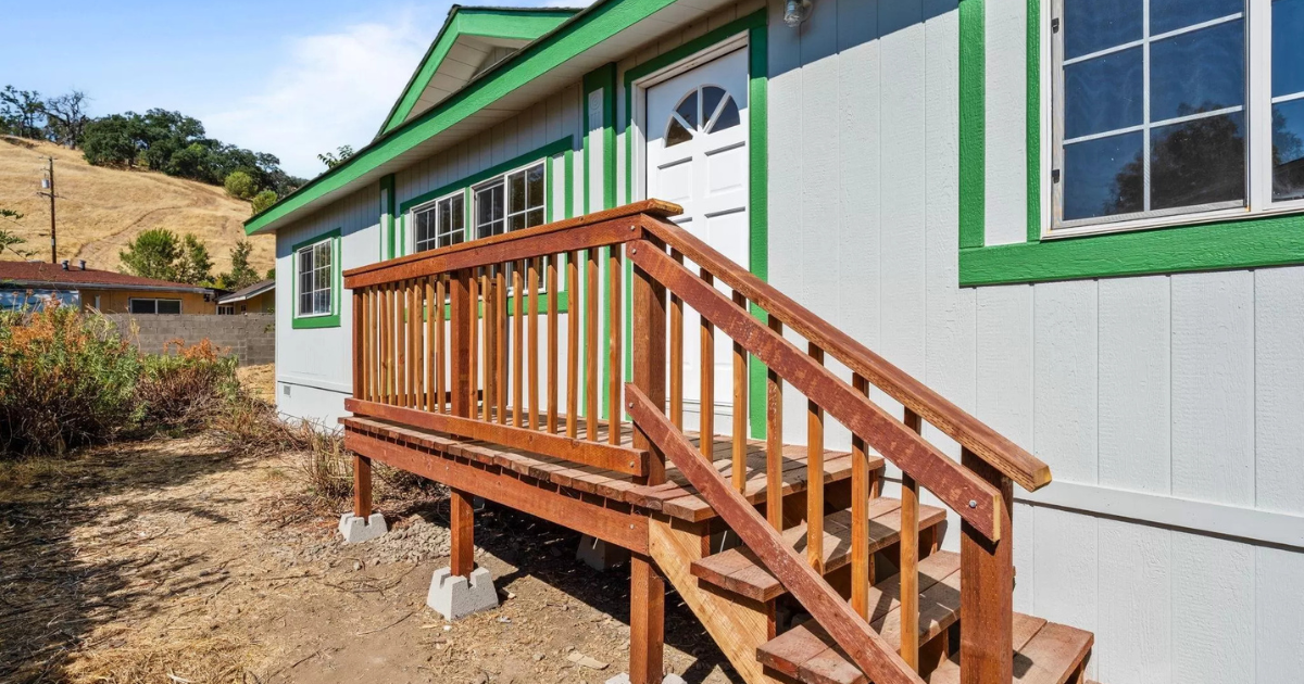 4564 Foothill Dr Lucerne